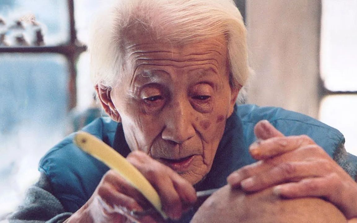 北京101岁剃头匠，演自己获国际大奖，干干净净来，利利索索的走